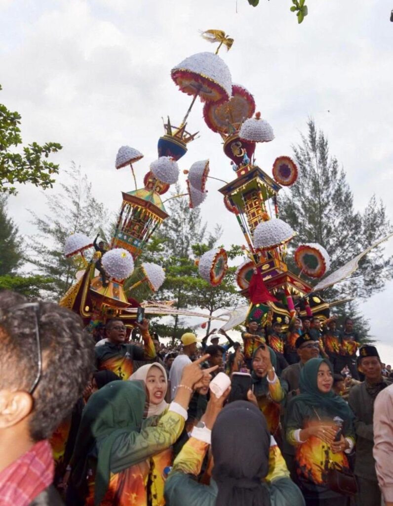 Pesona budaya hoyak tabuik piaman